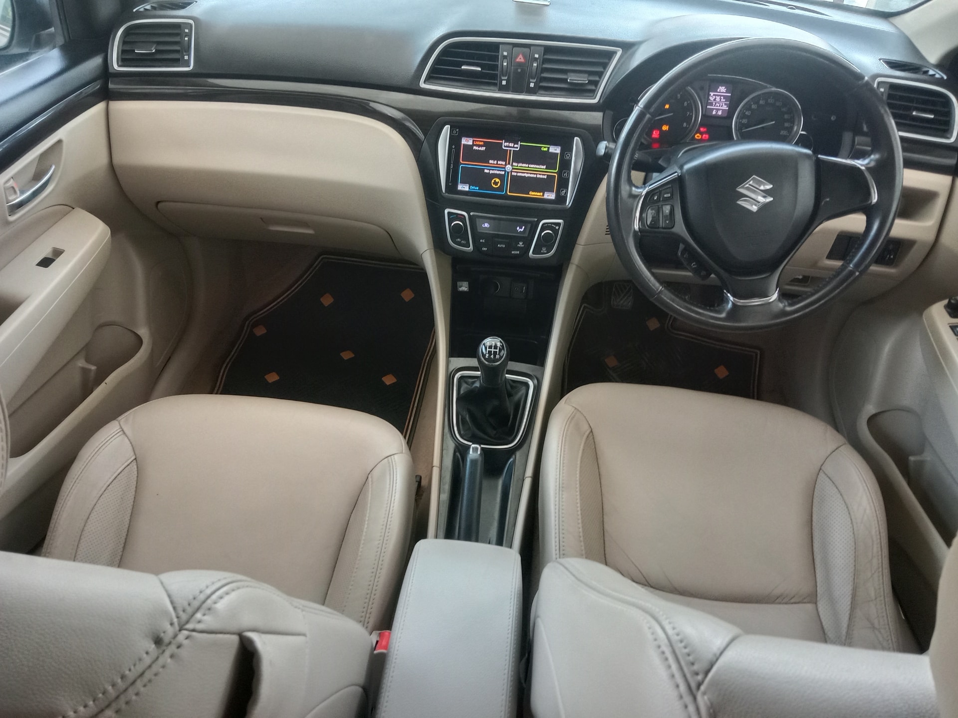 View 2017 Maruti Suzuki Ciaz Alpha Petrol BS IV Image 3 Used 2017 Maruti Suzuki Ciaz Alpha Petrol BS IV Image 3