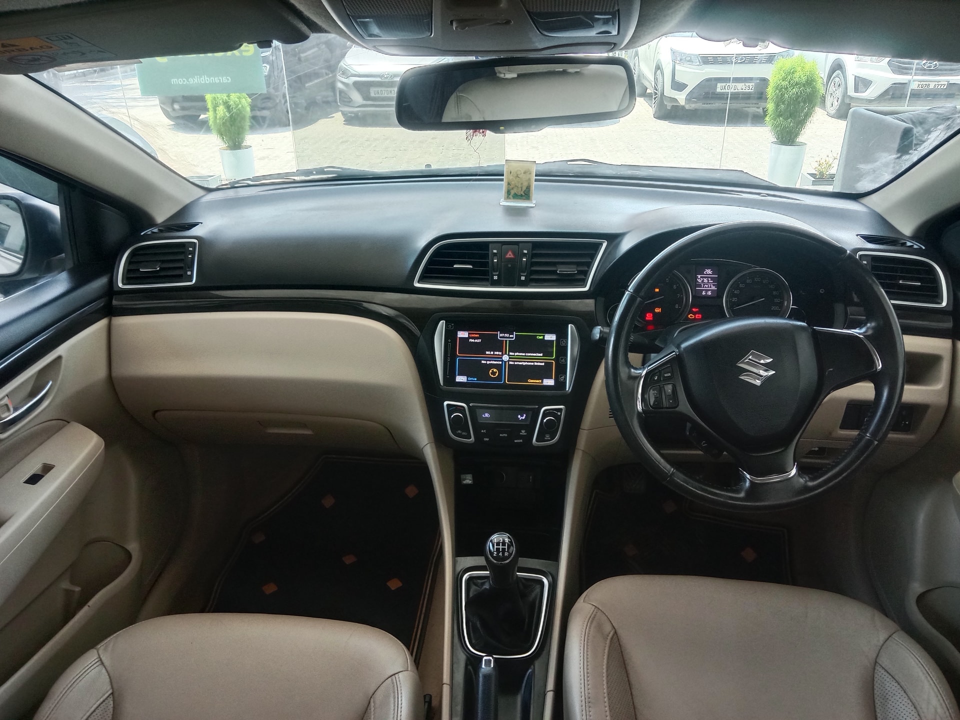 View 2017 Maruti Suzuki Ciaz Alpha Petrol BS IV Image 9 Used 2017 Maruti Suzuki Ciaz Alpha Petrol BS IV Image 9