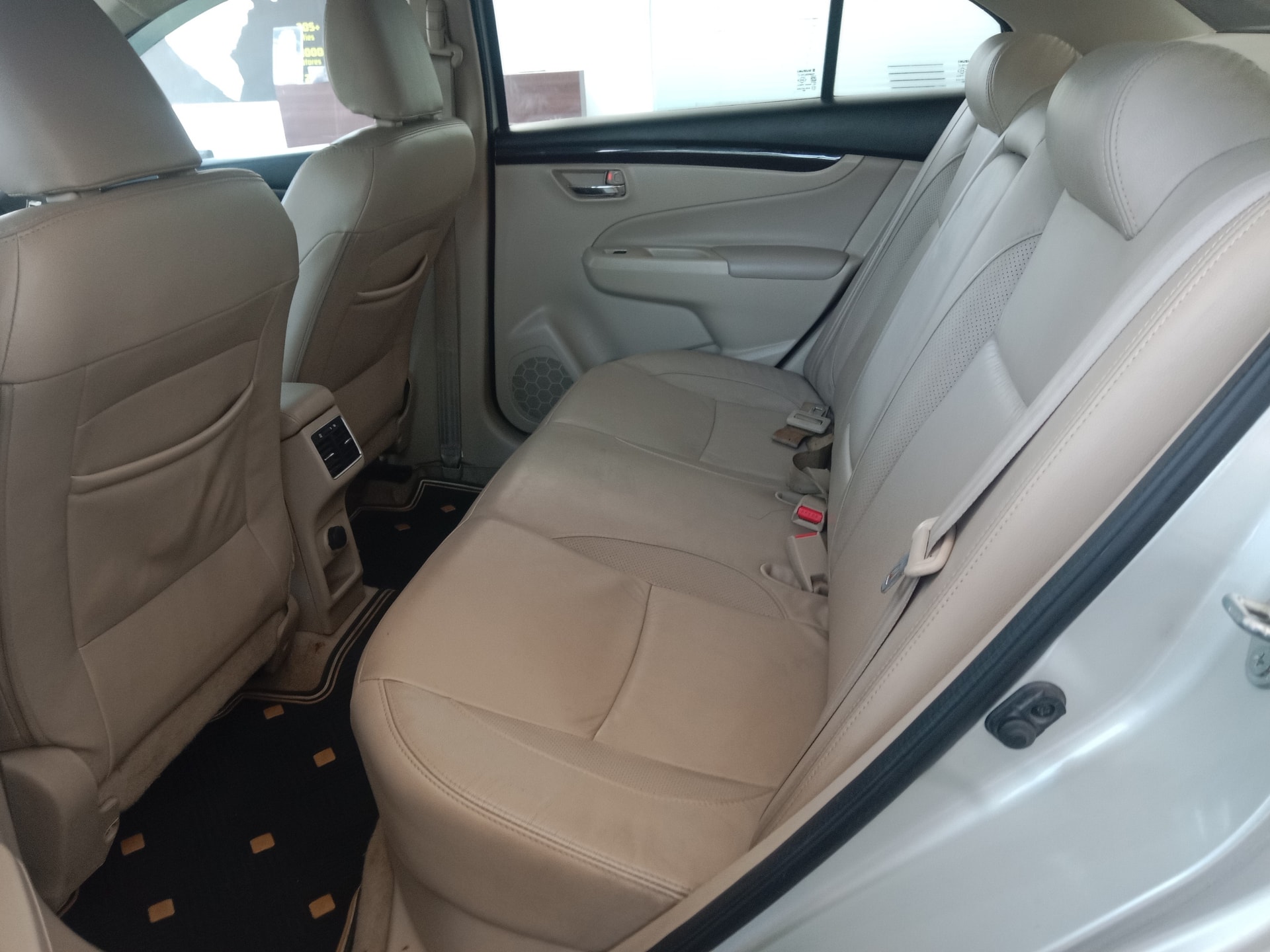 View 2017 Maruti Suzuki Ciaz Alpha Petrol BS IV Image 14 Used 2017 Maruti Suzuki Ciaz Alpha Petrol BS IV Image 14