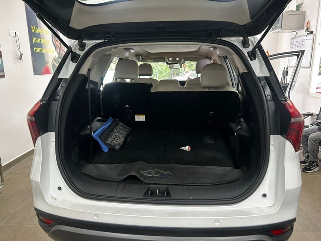 View Mahindra XUV700 Image 16 Used Mahindra XUV700 Image 16