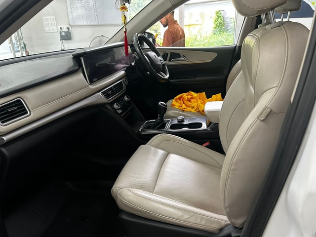 View Mahindra XUV700 Image 3 Used Mahindra XUV700 Image 3