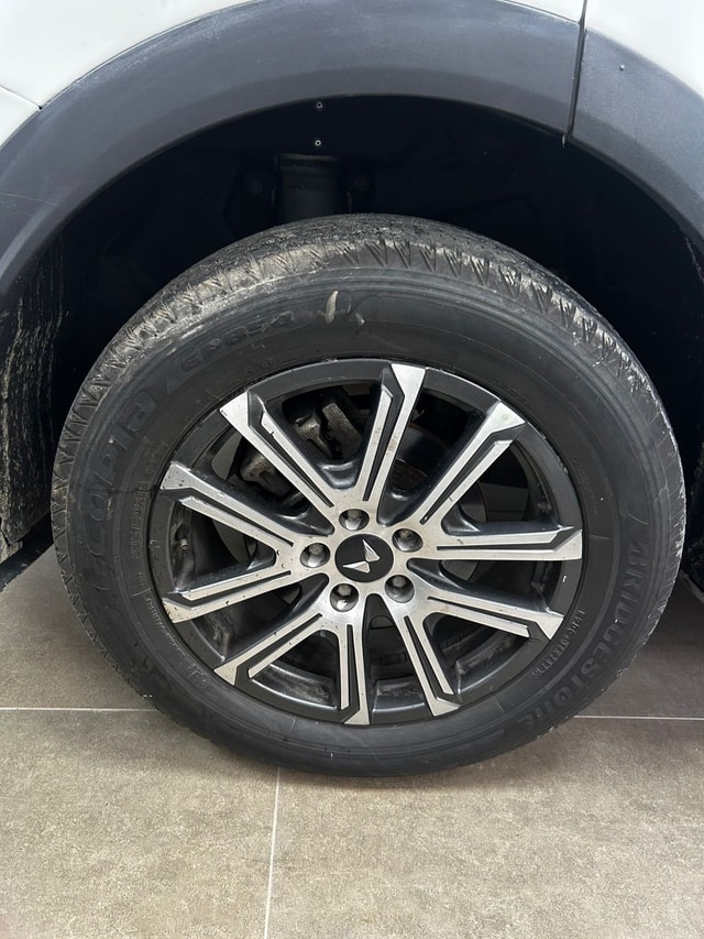View Mahindra XUV700 Image 15 Used Mahindra XUV700 Image 15
