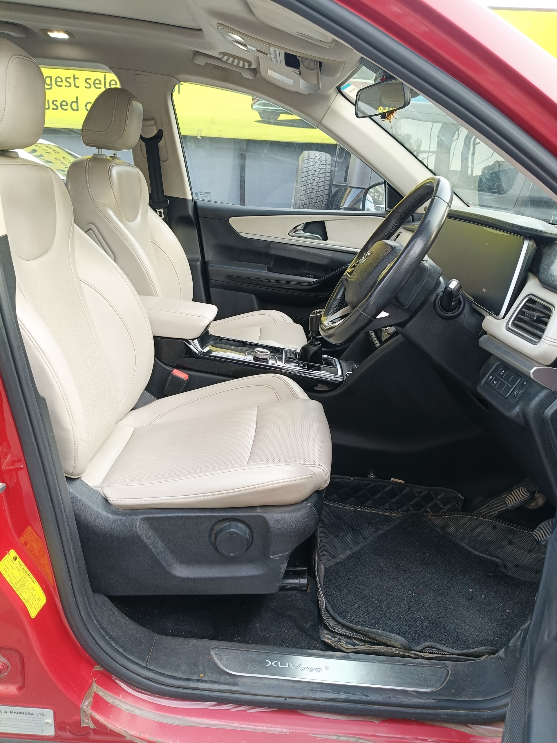 Used 2022 Mahindra XUV700 Used 2022 Mahindra XUV700