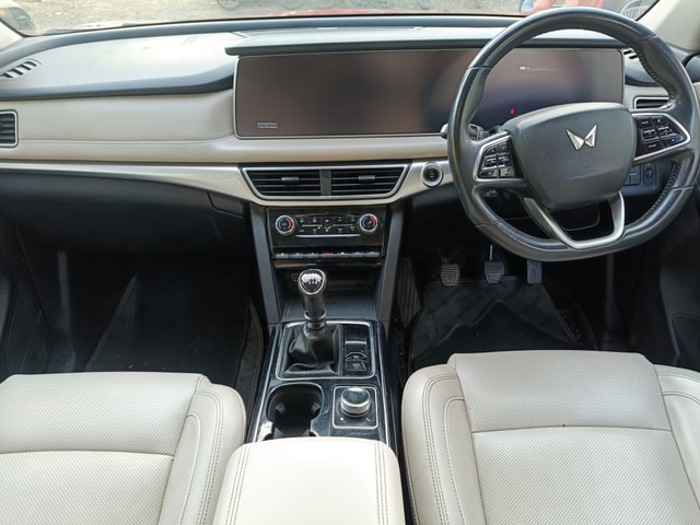 View Mahindra XUV700 Image 8 Used Mahindra XUV700 Image 8