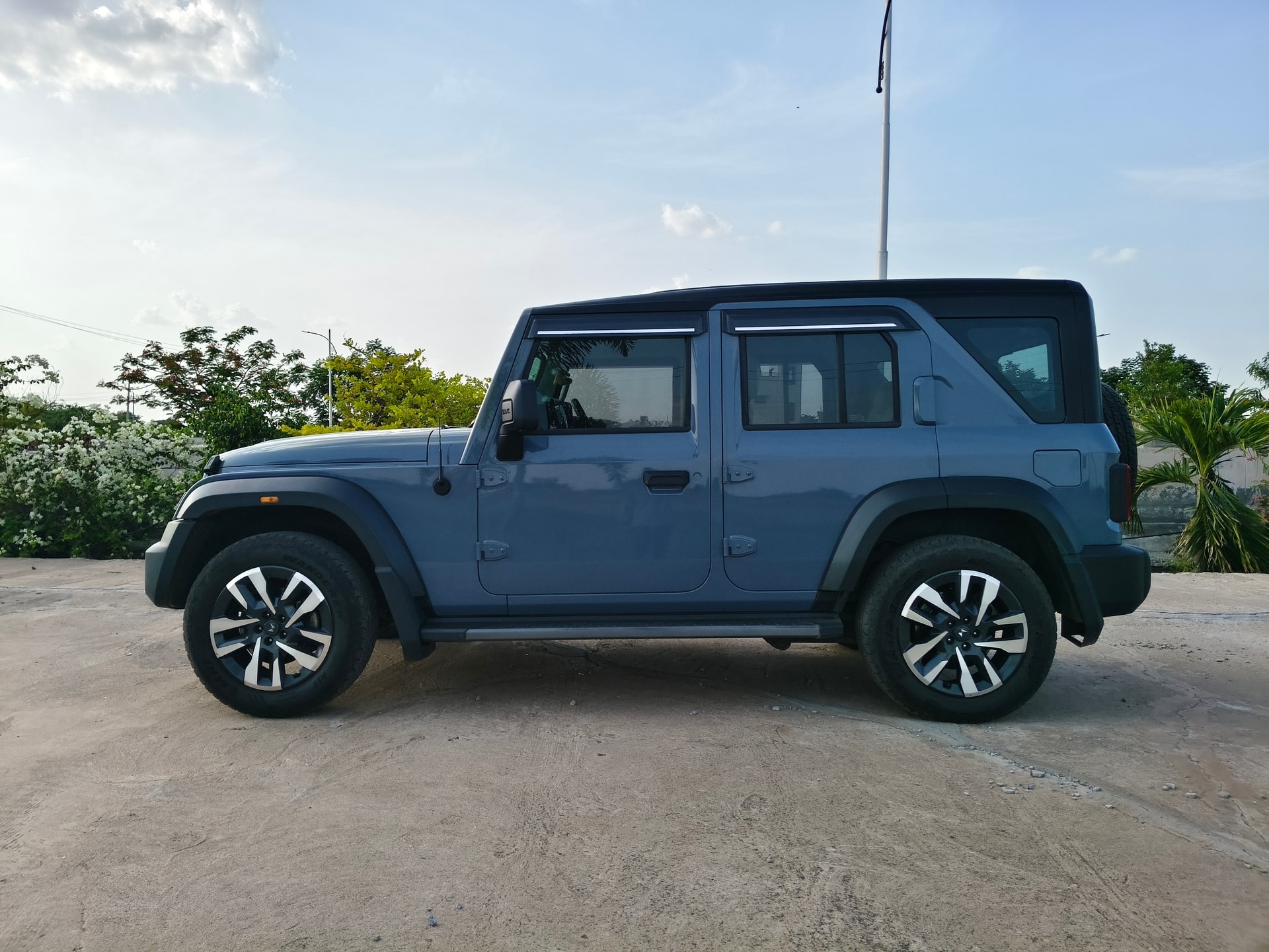 View 2024 Mahindra Thar Roxx AX7L Diesel 2WD MT Image 6 Used 2024 Mahindra Thar Roxx AX7L Diesel 2WD MT Image 6
