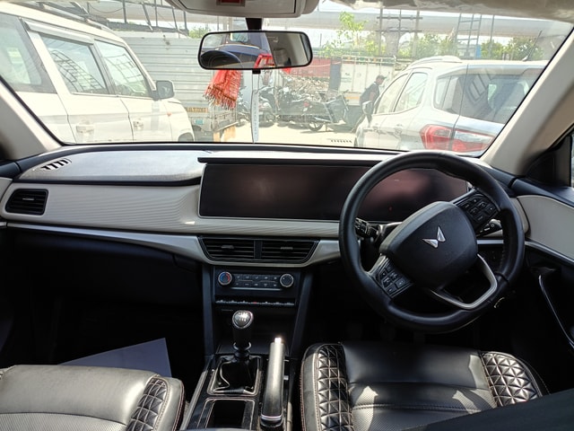 View Mahindra XUV700 Image 6 Used Mahindra XUV700 Image 6
