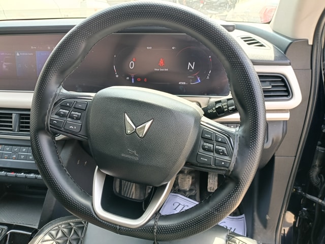 View Mahindra XUV700 Image 8 Used Mahindra XUV700 Image 8