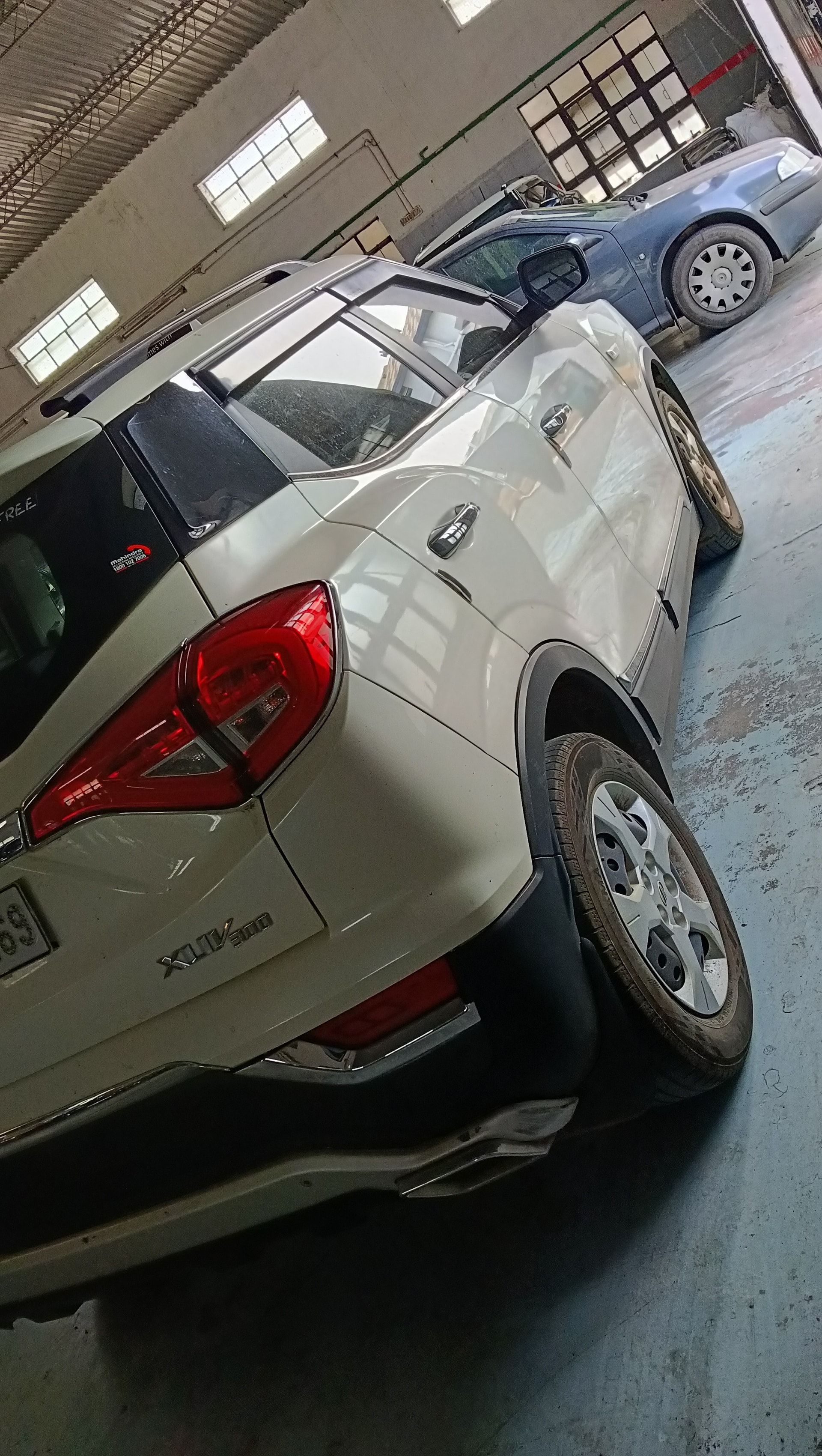 View 2019 Mahindra XUV300 W6 Diesel BS IV Image 5 Used 2019 Mahindra XUV300 W6 Diesel BS IV Image 5