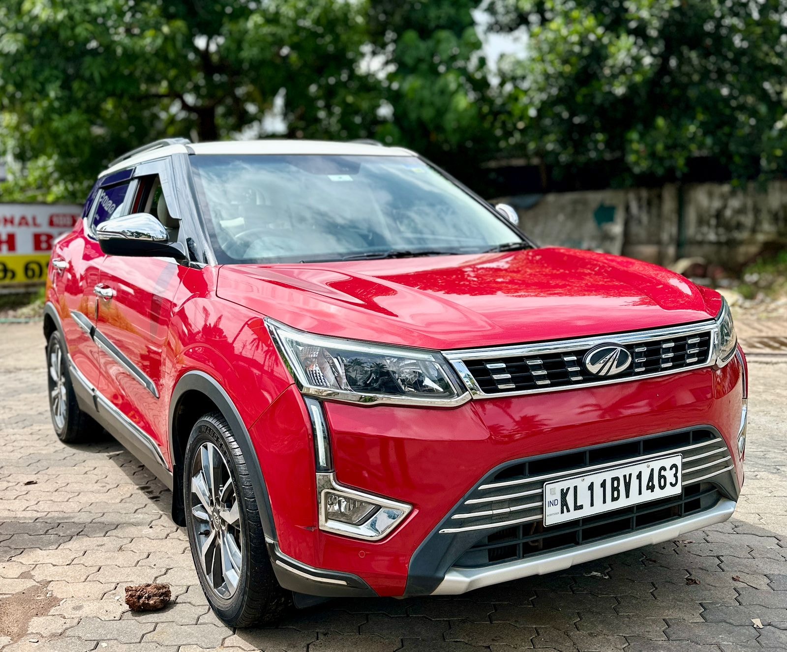 View 2021 Mahindra XUV300 W8 Petrol Image 12 Used 2021 Mahindra XUV300 W8 Petrol Image 12