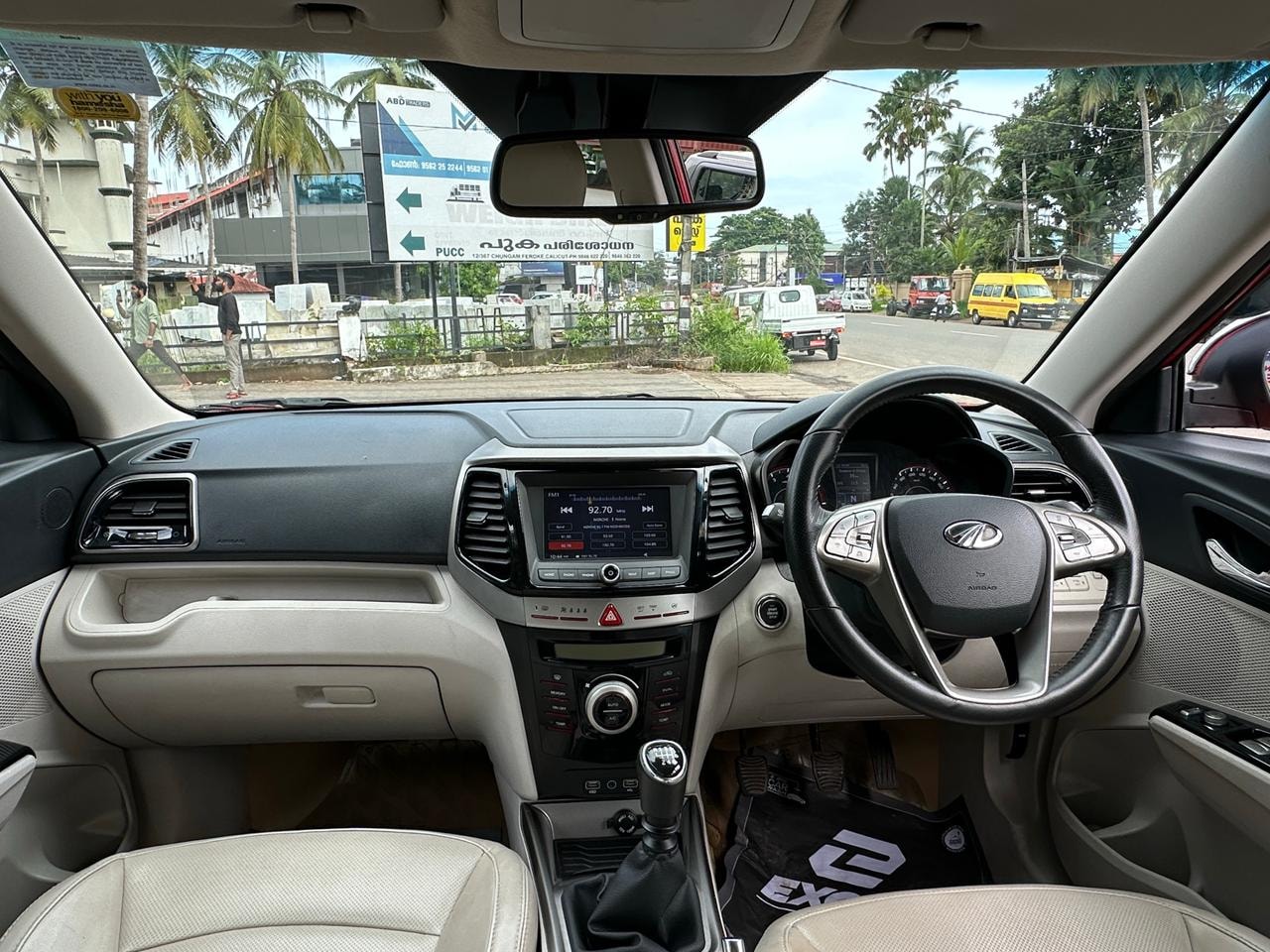 View 2021 Mahindra XUV300 W8 Petrol Image 9 Used 2021 Mahindra XUV300 W8 Petrol Image 9