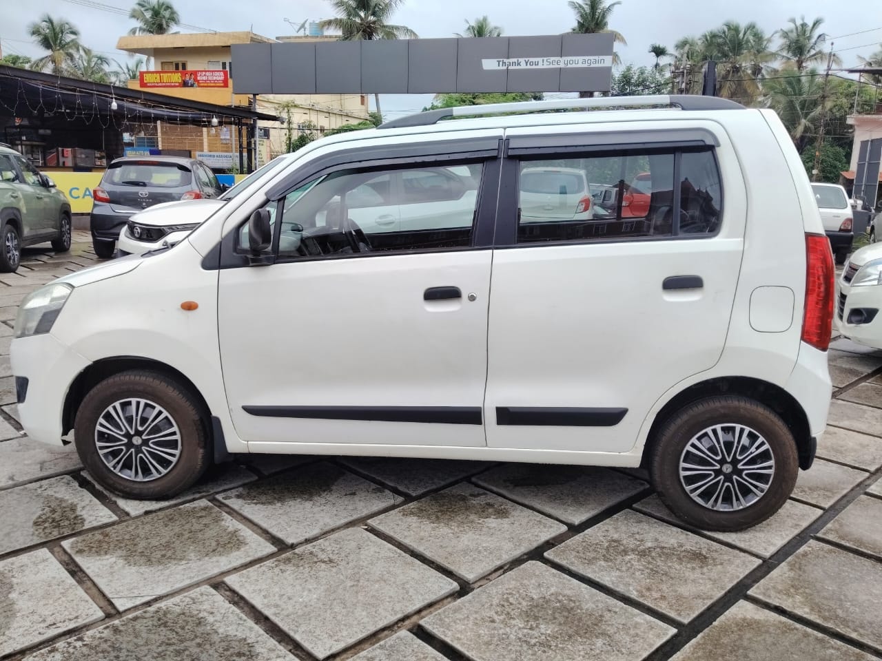View 2014 Maruti Suzuki Wagon R LXI 1.0 BS IV Image 5 Used 2014 Maruti Suzuki Wagon R LXI 1.0 BS IV Image 5