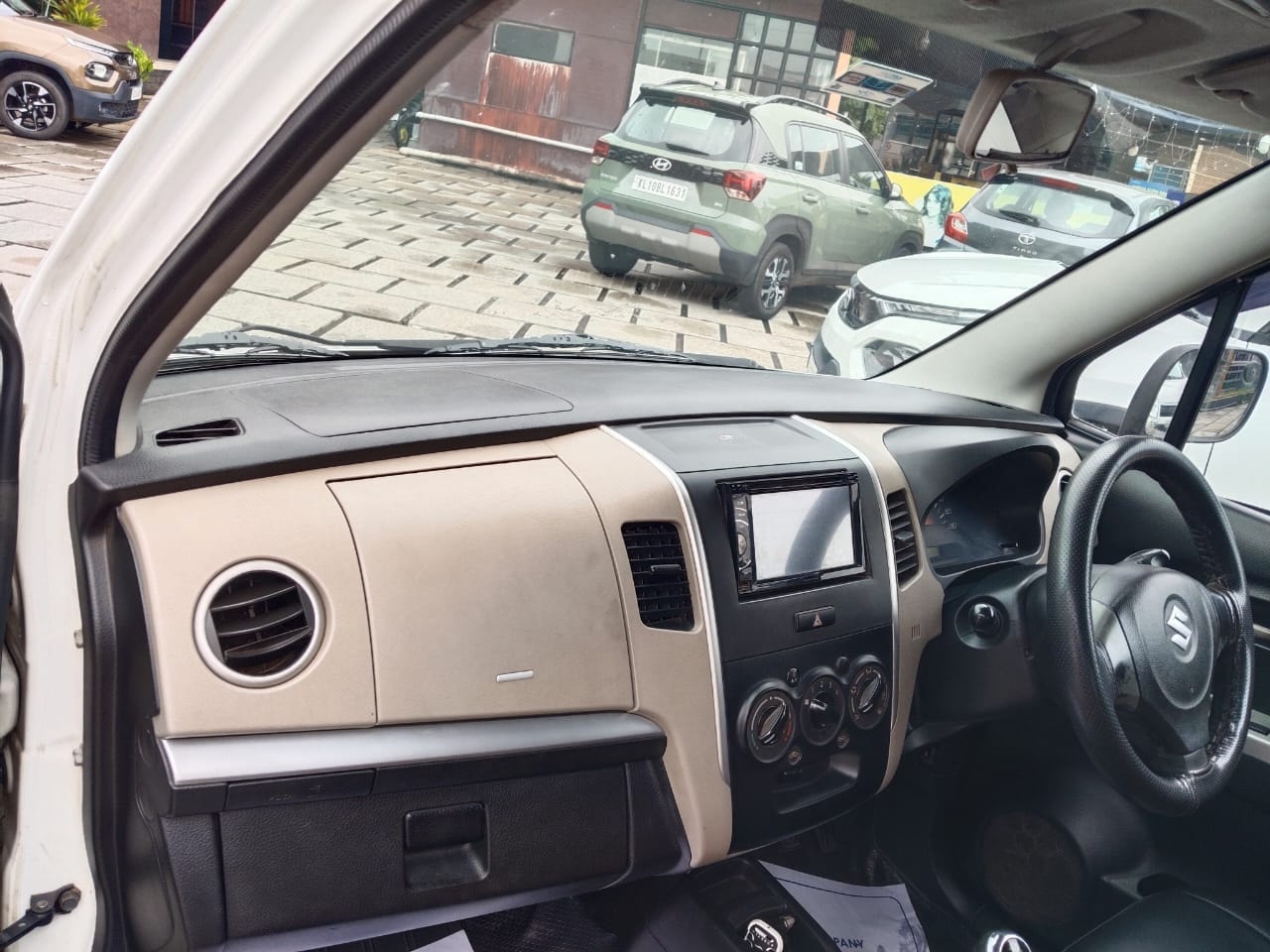View 2014 Maruti Suzuki Wagon R LXI 1.0 BS IV Image 7 Used 2014 Maruti Suzuki Wagon R LXI 1.0 BS IV Image 7