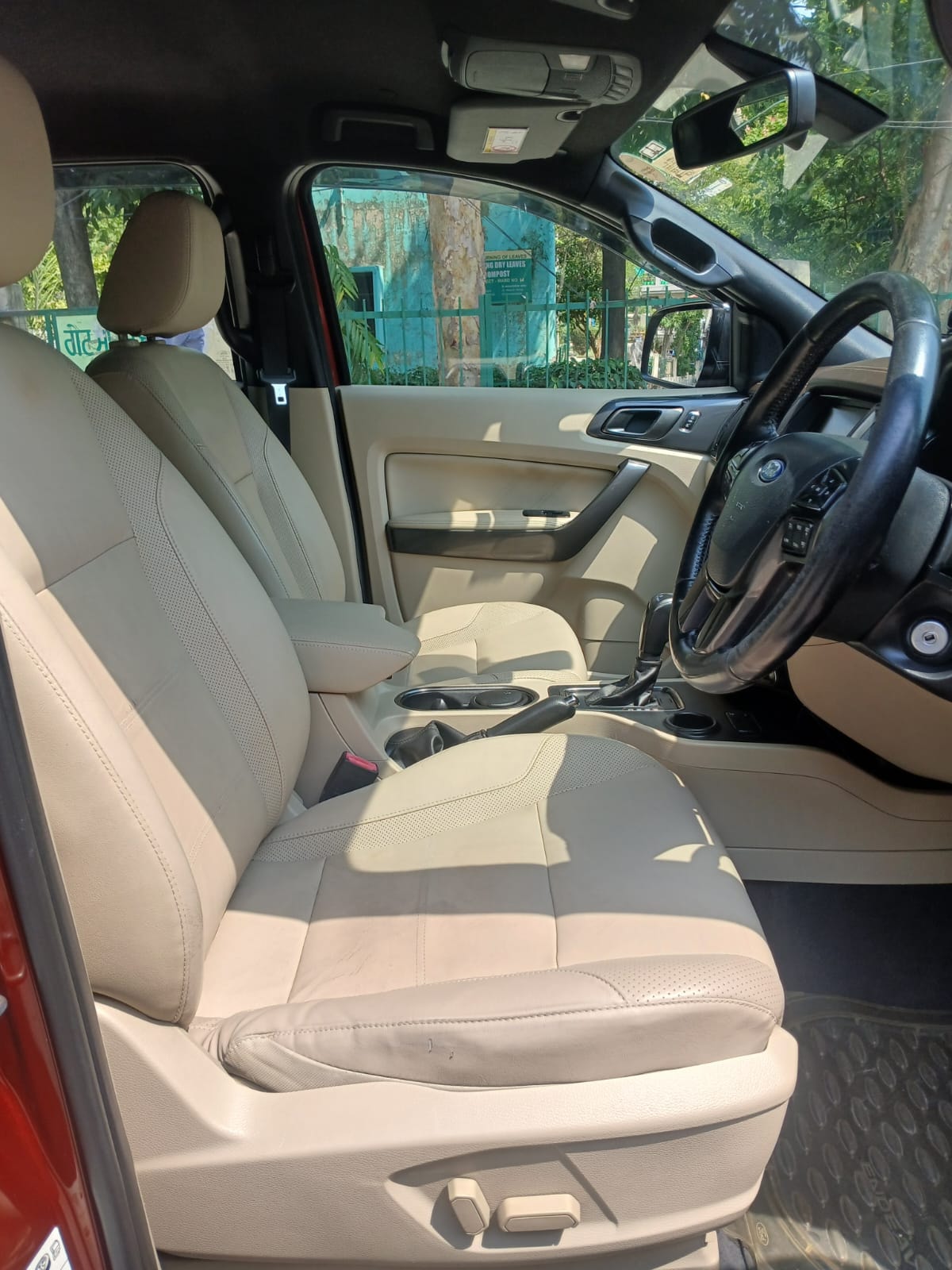 View 2016 Ford Endeavour 2.2L 4X2 AT Titanium Image 6 Used 2016 Ford Endeavour 2.2L 4X2 AT Titanium Image 6
