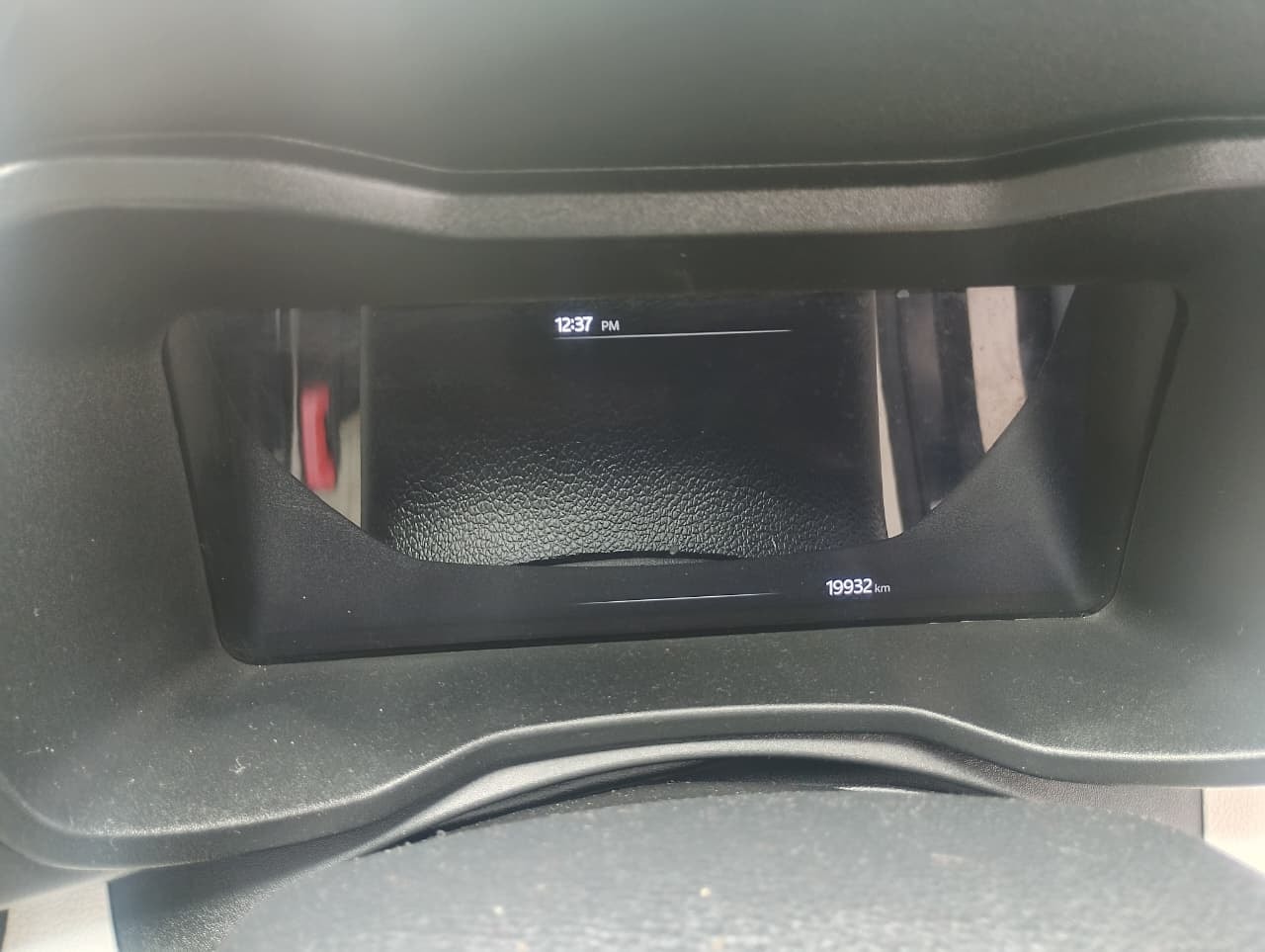 View 2024 Mahindra XUV 3XO AX5 1.2 L TCMPFi AT Image 7 Used 2024 Mahindra XUV 3XO AX5 1.2 L TCMPFi AT Image 7