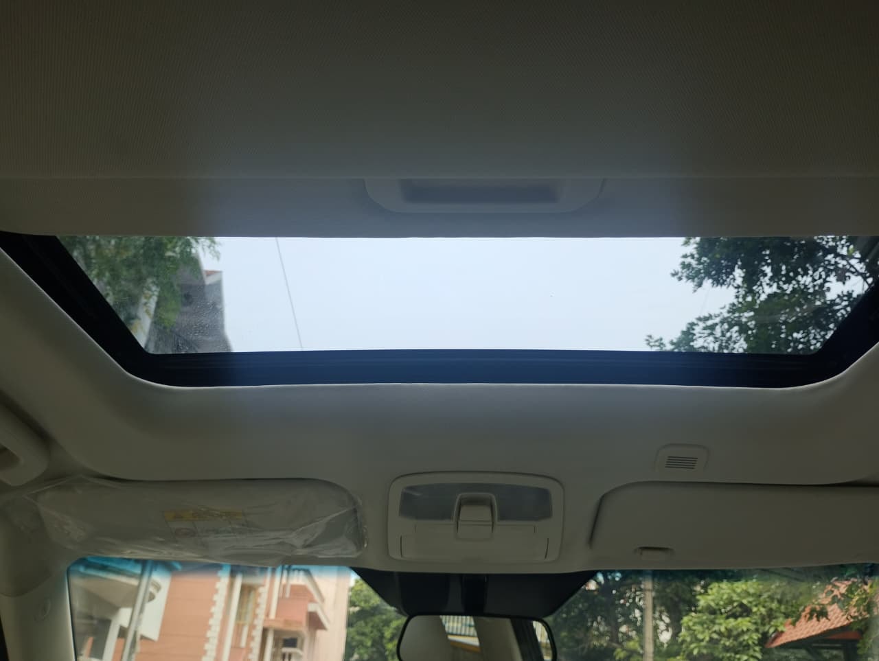 View 2024 Mahindra XUV 3XO AX5 1.2 L TCMPFi AT Image 14 Used 2024 Mahindra XUV 3XO AX5 1.2 L TCMPFi AT Image 14