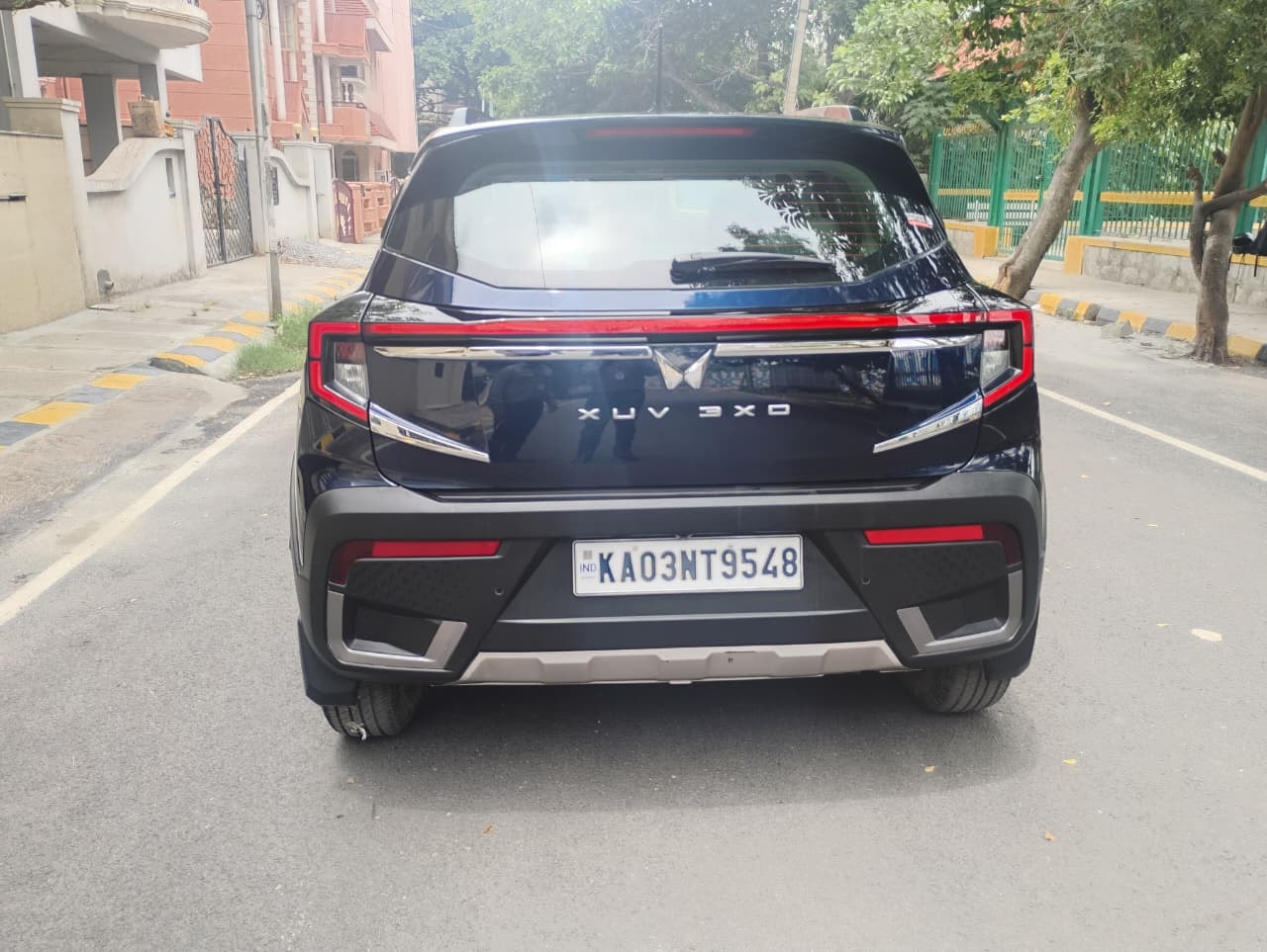 View 2024 Mahindra XUV 3XO AX5 1.2 L TCMPFi AT Image 4 Used 2024 Mahindra XUV 3XO AX5 1.2 L TCMPFi AT Image 4