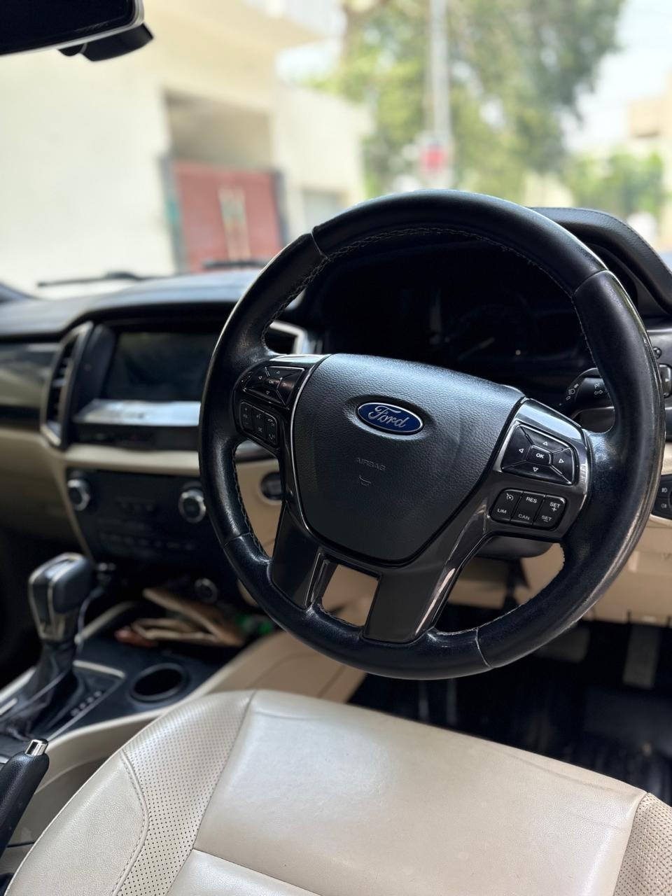 View 2019 Ford Endeavour 2.2L Titanium Plus 4x2 AT BS IV Image 7 Used 2019 Ford Endeavour 2.2L Titanium Plus 4x2 AT BS IV Image 7