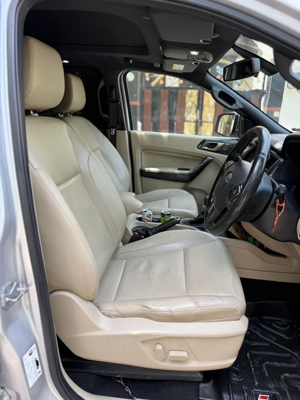 View 2019 Ford Endeavour 2.2L Titanium Plus 4x2 AT BS IV Image 6 Used 2019 Ford Endeavour 2.2L Titanium Plus 4x2 AT BS IV Image 6