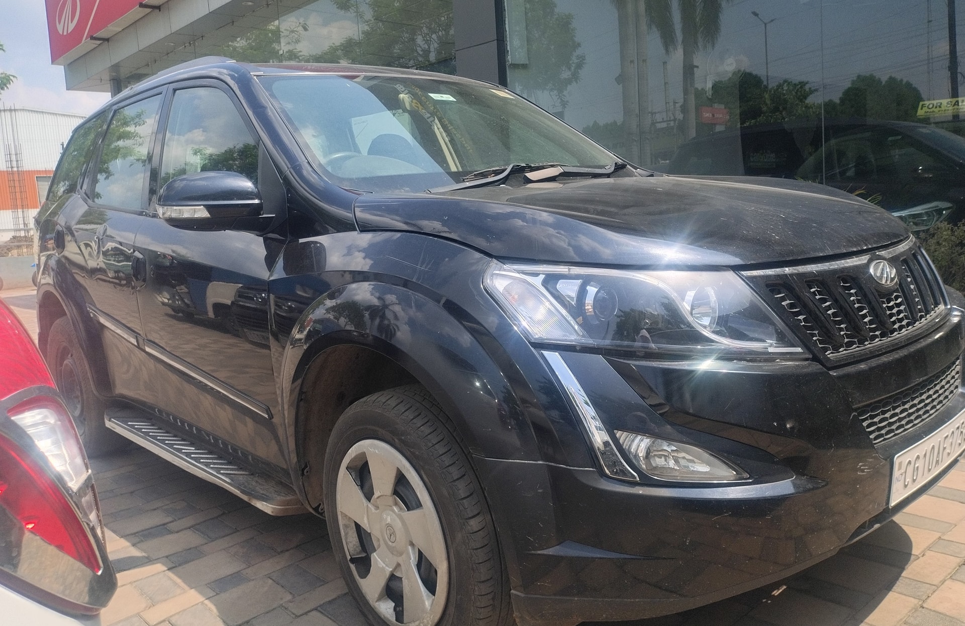 View 2017 Mahindra XUV500 W4 FWD Image 12 Used 2017 Mahindra XUV500 W4 FWD Image 12