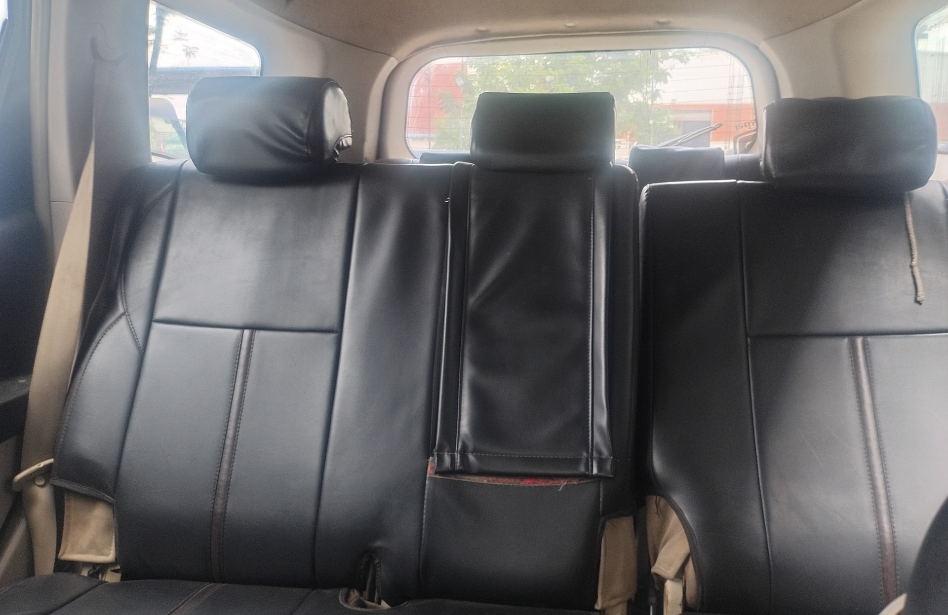 View 2017 Mahindra XUV500 W4 FWD Image 5 Used 2017 Mahindra XUV500 W4 FWD Image 5