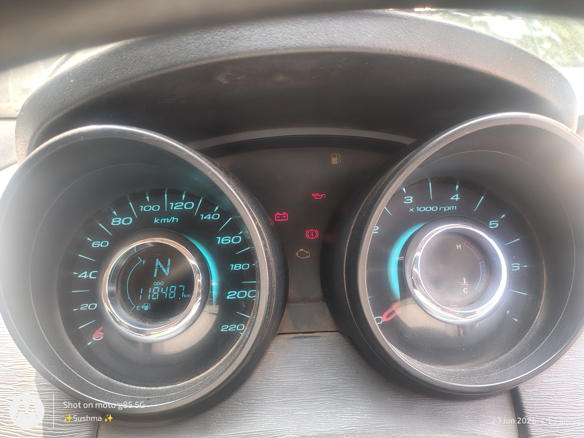 View 2017 Mahindra XUV500 W4 FWD Image 7 Used 2017 Mahindra XUV500 W4 FWD Image 7