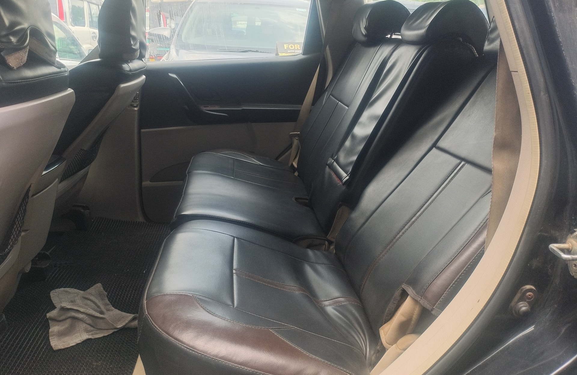 View 2017 Mahindra XUV500 W4 FWD Image 14 Used 2017 Mahindra XUV500 W4 FWD Image 14
