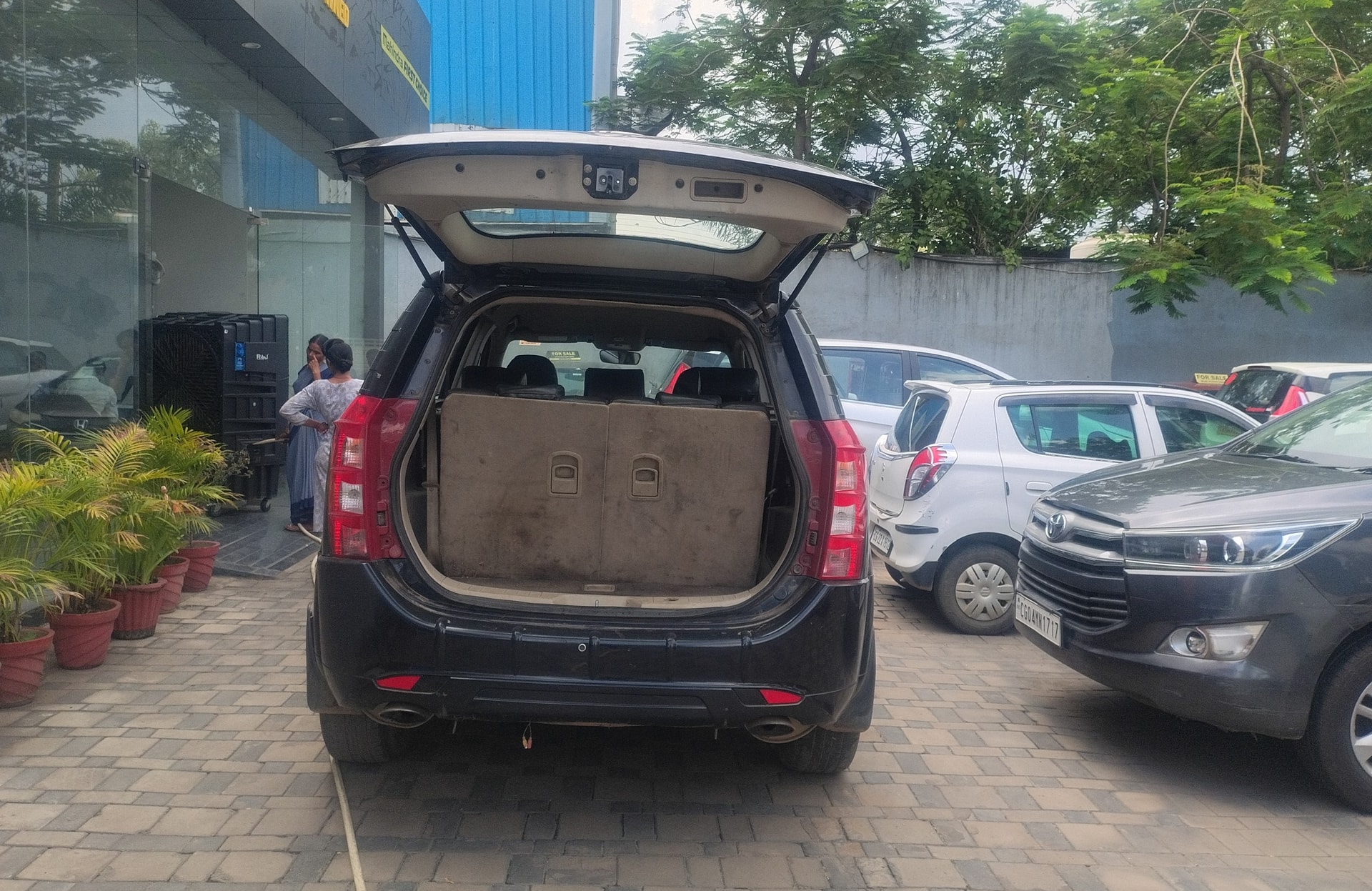 View 2017 Mahindra XUV500 W4 FWD Image 16 Used 2017 Mahindra XUV500 W4 FWD Image 16