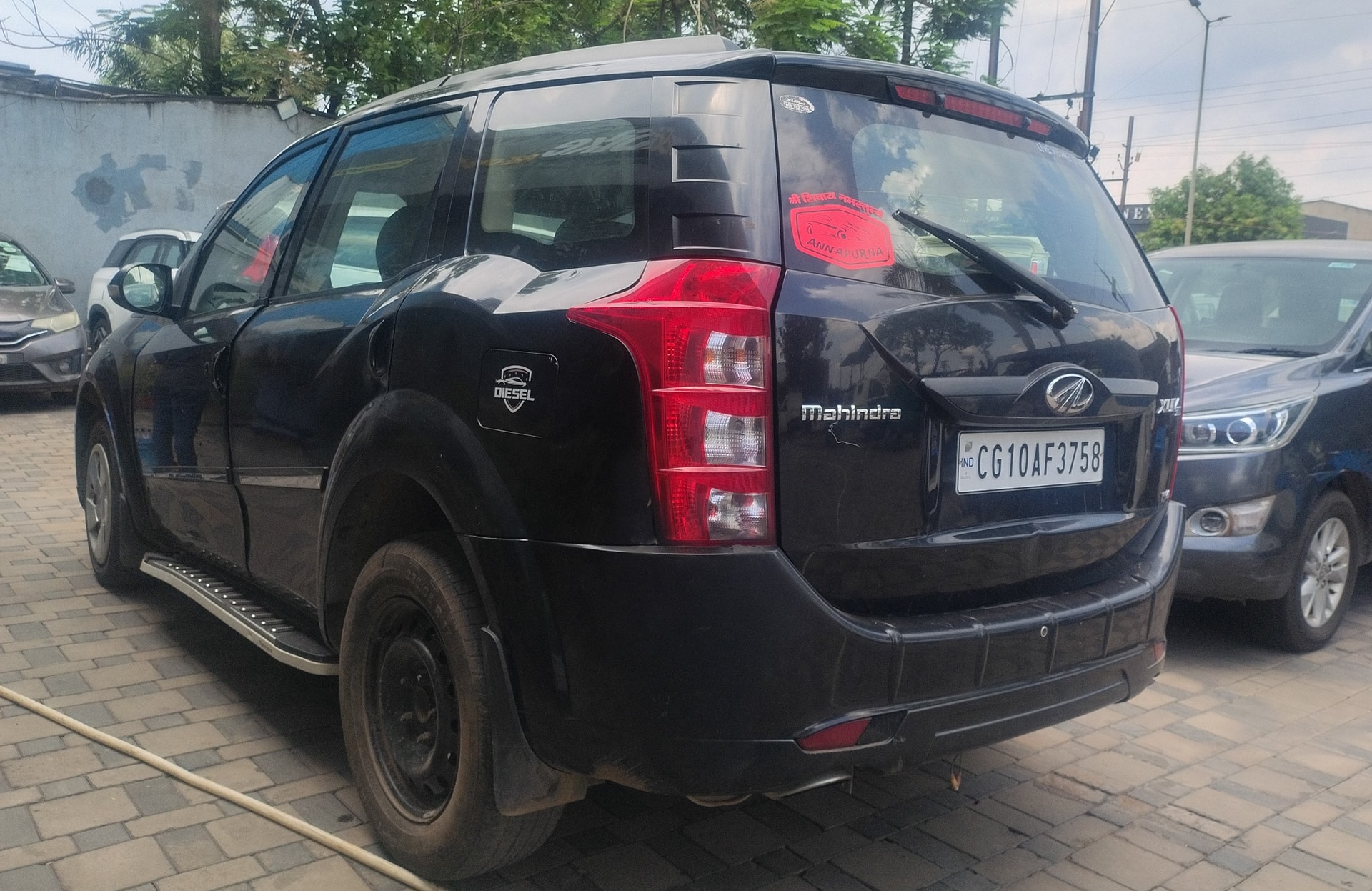 View 2017 Mahindra XUV500 W4 FWD Image 10 Used 2017 Mahindra XUV500 W4 FWD Image 10
