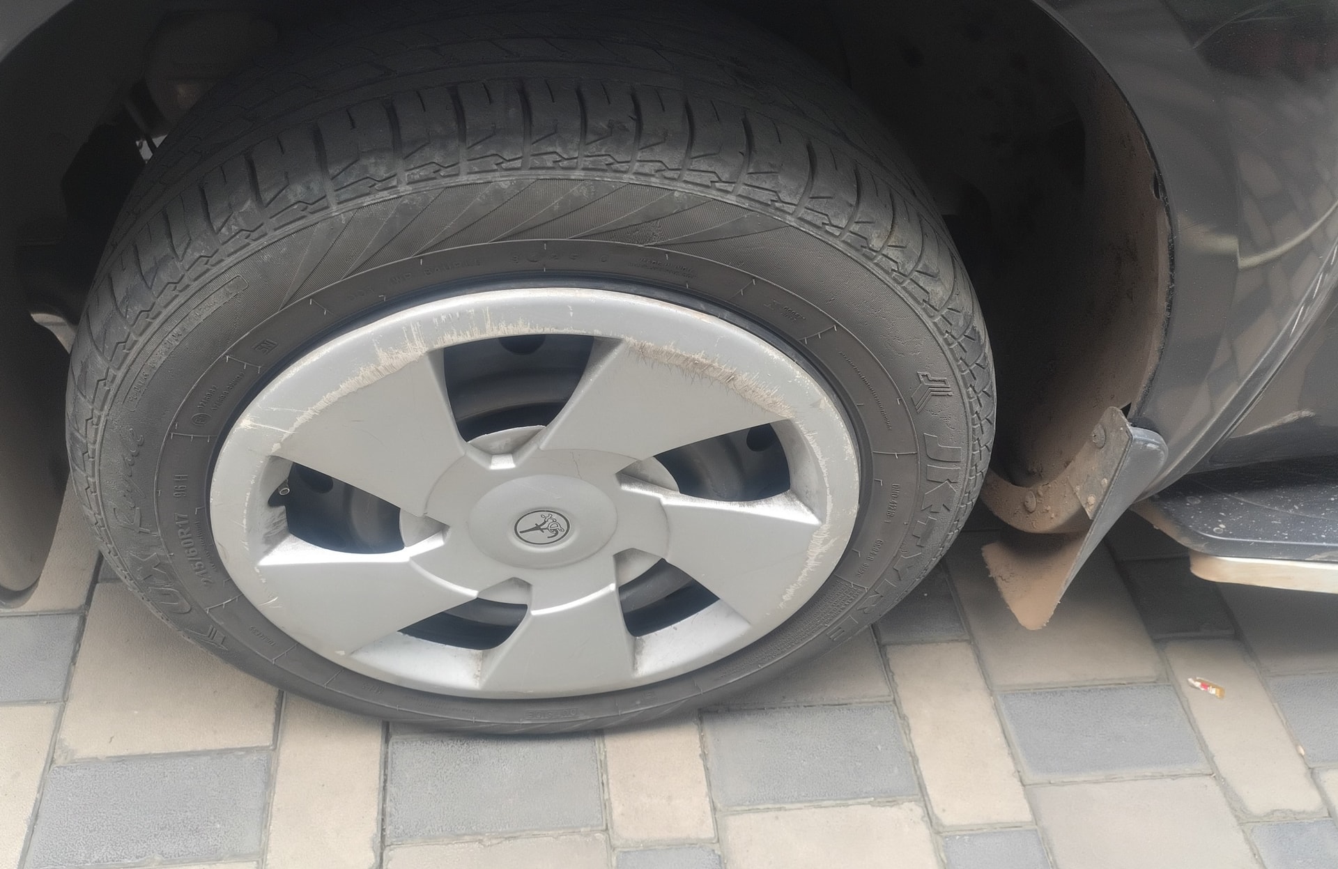 View 2017 Mahindra XUV500 W4 FWD Image 15 Used 2017 Mahindra XUV500 W4 FWD Image 15