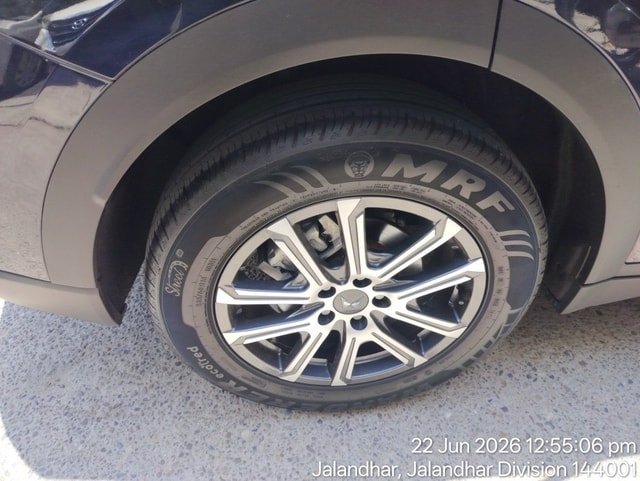 View Mahindra XUV700 Image 8 Used Mahindra XUV700 Image 8