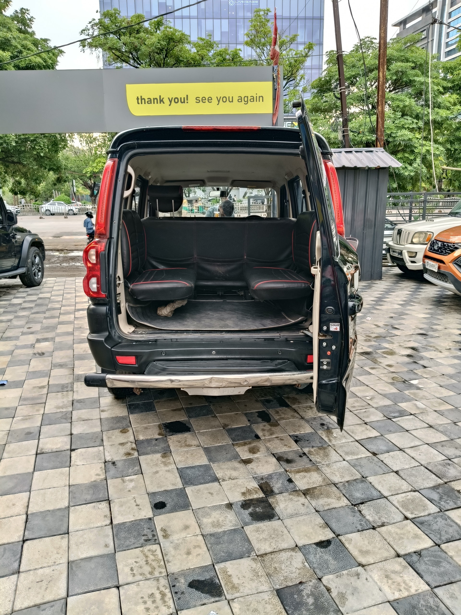 View 2023 Mahindra Scorpio Classic S 7 Seater Image 13 Used 2023 Mahindra Scorpio Classic S 7 Seater Image 13