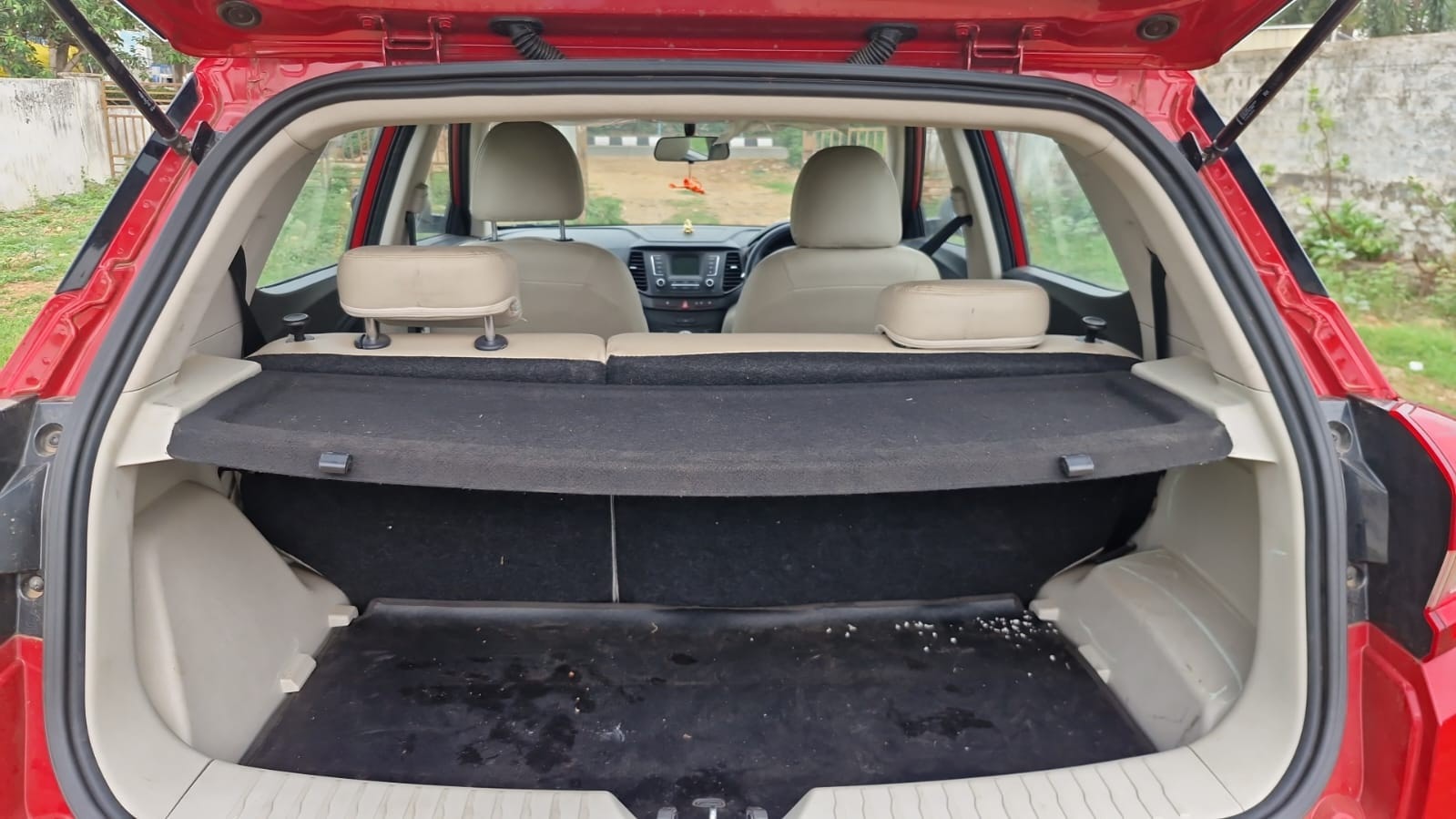 View 2023 Mahindra XUV300 W6 Petrol Image 16 Used 2023 Mahindra XUV300 W6 Petrol Image 16