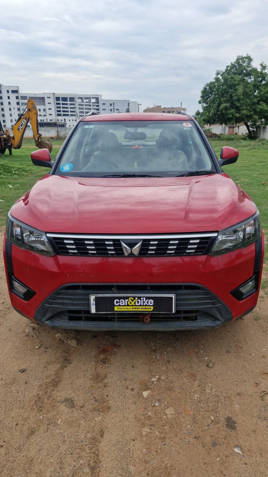 View 2023 Mahindra XUV300 W6 Petrol Image 2 Used 2023 Mahindra XUV300 W6 Petrol Image 2