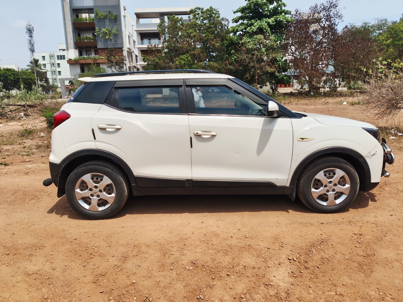 View 2020 Mahindra XUV300 W6 AMT Diesel Image 5 Used 2020 Mahindra XUV300 W6 AMT Diesel Image 5