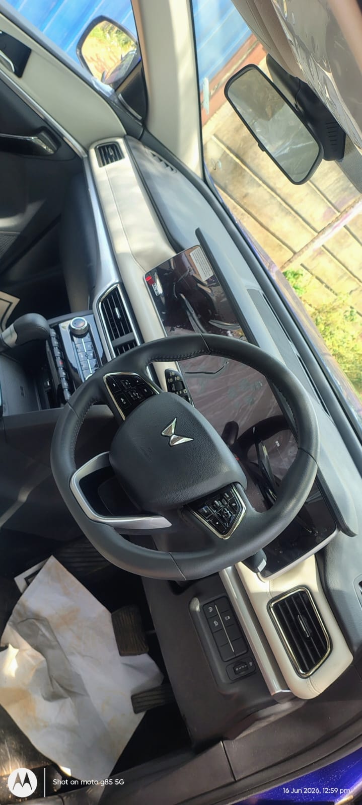 View 2024 Mahindra XUV700 AX 7 Luxury Pack Diesel 7 STR Blaze Editon AT Image 7 Used 2024 Mahindra XUV700 AX 7 Luxury Pack Diesel 7 STR Blaze Editon AT Image 7