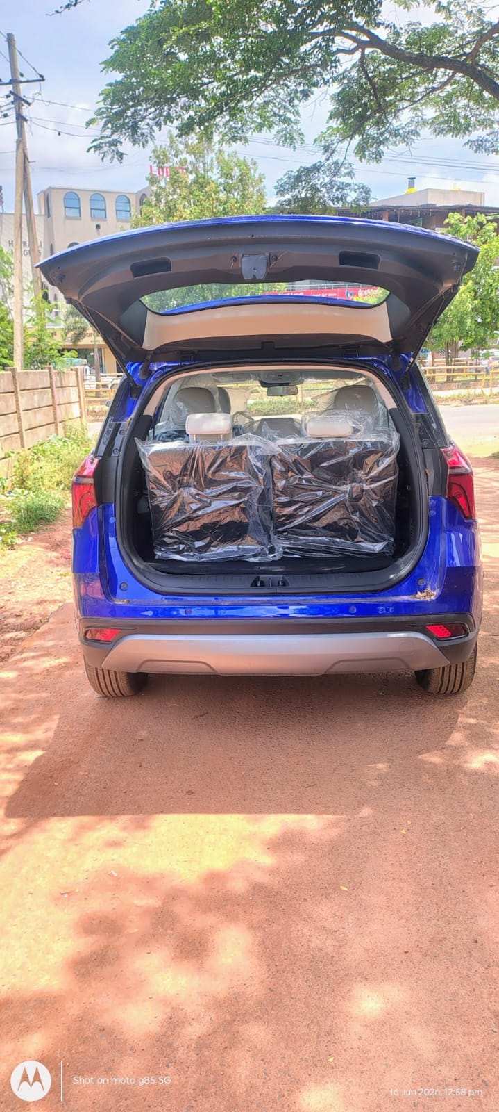 View 2024 Mahindra XUV700 AX 7 Luxury Pack Diesel 7 STR Blaze Editon AT Image 11 Used 2024 Mahindra XUV700 AX 7 Luxury Pack Diesel 7 STR Blaze Editon AT Image 11
