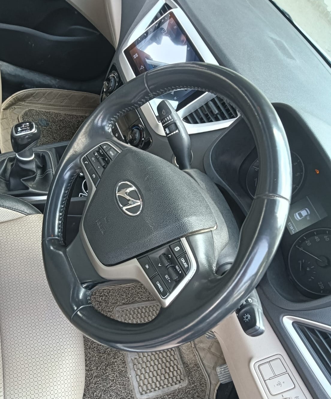 View 2018 Hyundai Verna 1.6 VTVT SX Image 7 Used 2018 Hyundai Verna 1.6 VTVT SX Image 7