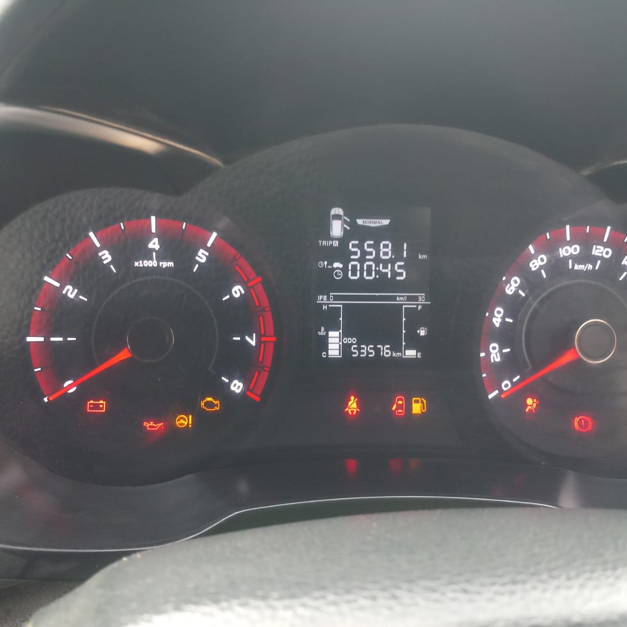 View 2022 Mahindra XUV300 W4 Petrol Image 7 Used 2022 Mahindra XUV300 W4 Petrol Image 7