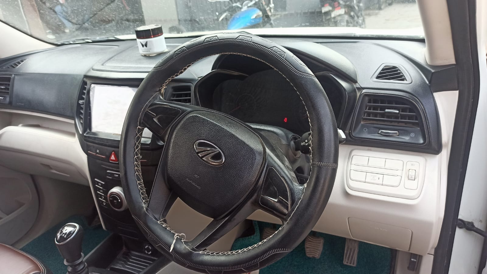 View 2022 Mahindra XUV300 W4 Petrol Image 8 Used 2022 Mahindra XUV300 W4 Petrol Image 8