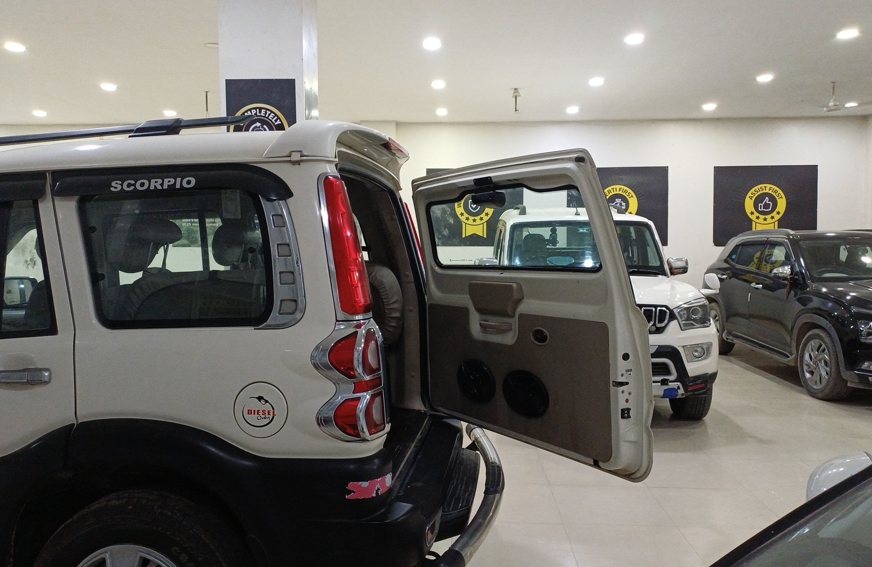 View 2022 Mahindra Scorpio Classic S 7 Seater Image 14 Used 2022 Mahindra Scorpio Classic S 7 Seater Image 14