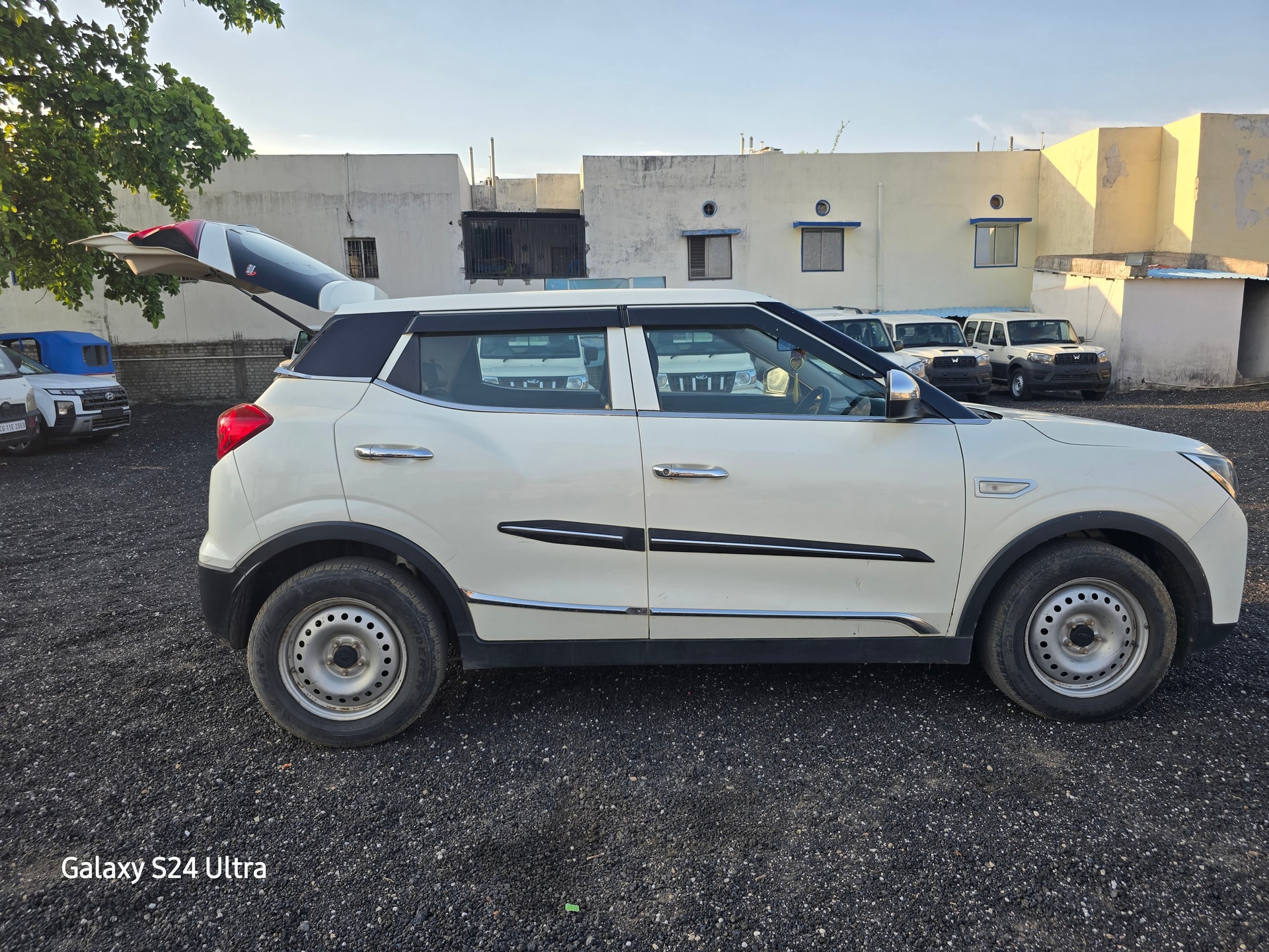 View 2019 Mahindra XUV300 W4 Diesel BS IV Image 8 Used 2019 Mahindra XUV300 W4 Diesel BS IV Image 8