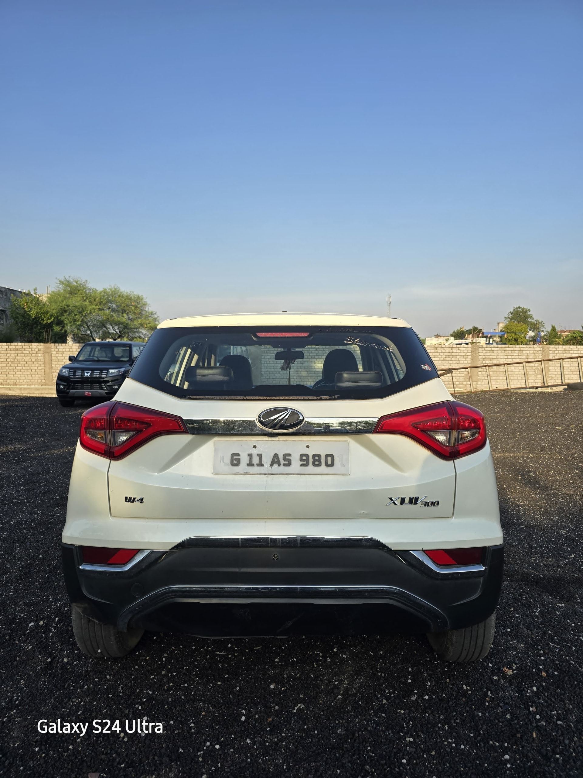 View 2019 Mahindra XUV300 W4 Diesel BS IV Image 4 Used 2019 Mahindra XUV300 W4 Diesel BS IV Image 4