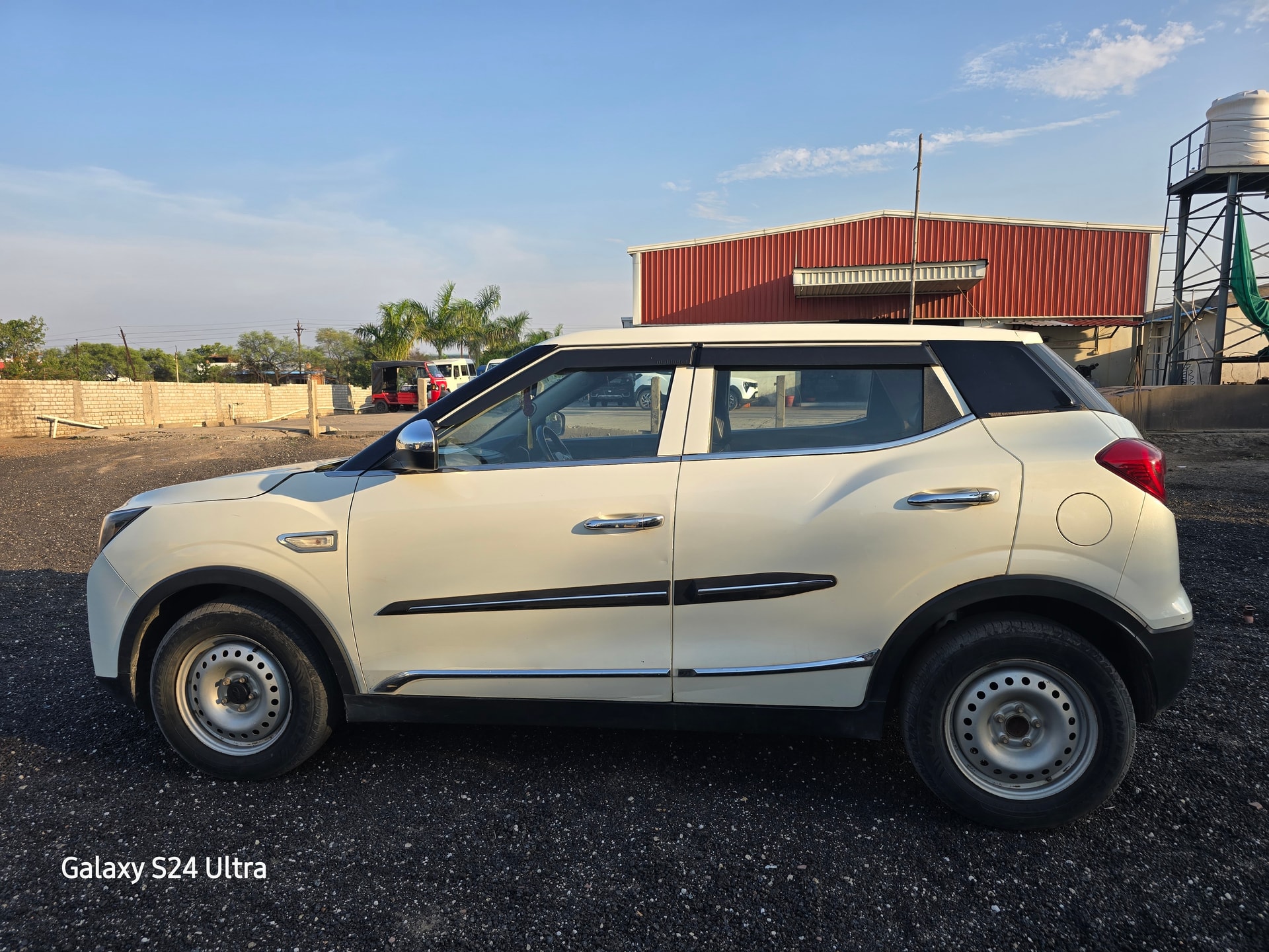 View 2019 Mahindra XUV300 W4 Diesel BS IV Image 6 Used 2019 Mahindra XUV300 W4 Diesel BS IV Image 6