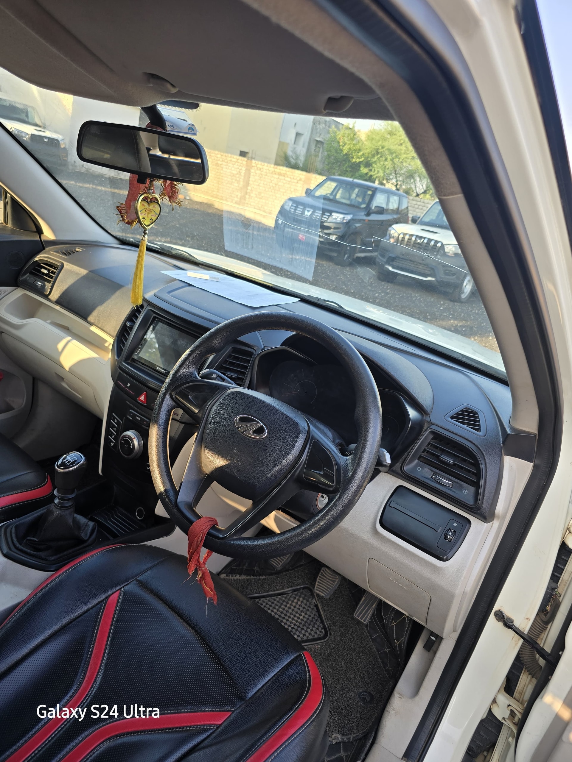 View 2019 Mahindra XUV300 W4 Diesel BS IV Image 9 Used 2019 Mahindra XUV300 W4 Diesel BS IV Image 9