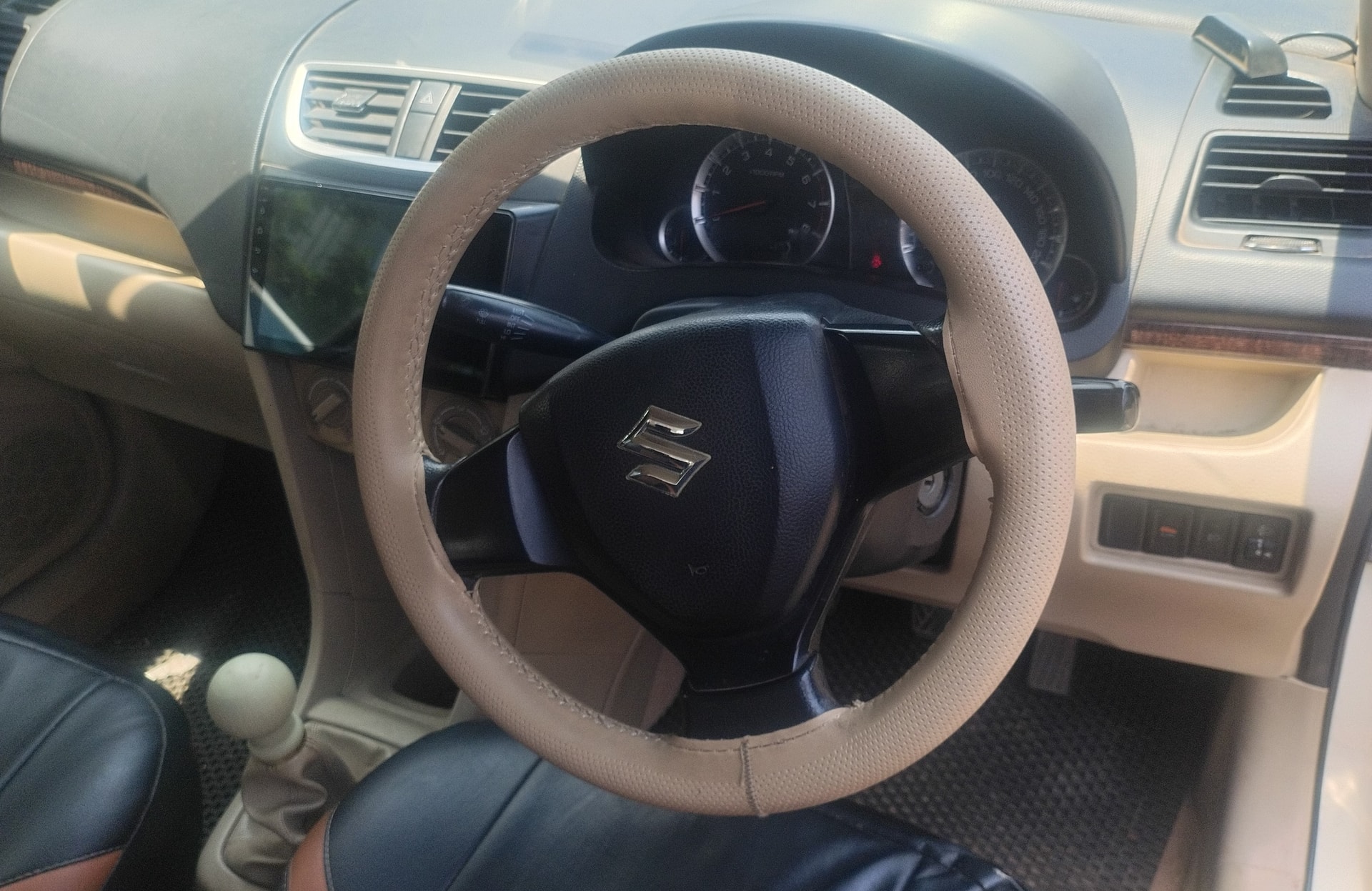 View 2014 Maruti Suzuki Swift DZire VXI Image 10 Used 2014 Maruti Suzuki Swift DZire VXI Image 10