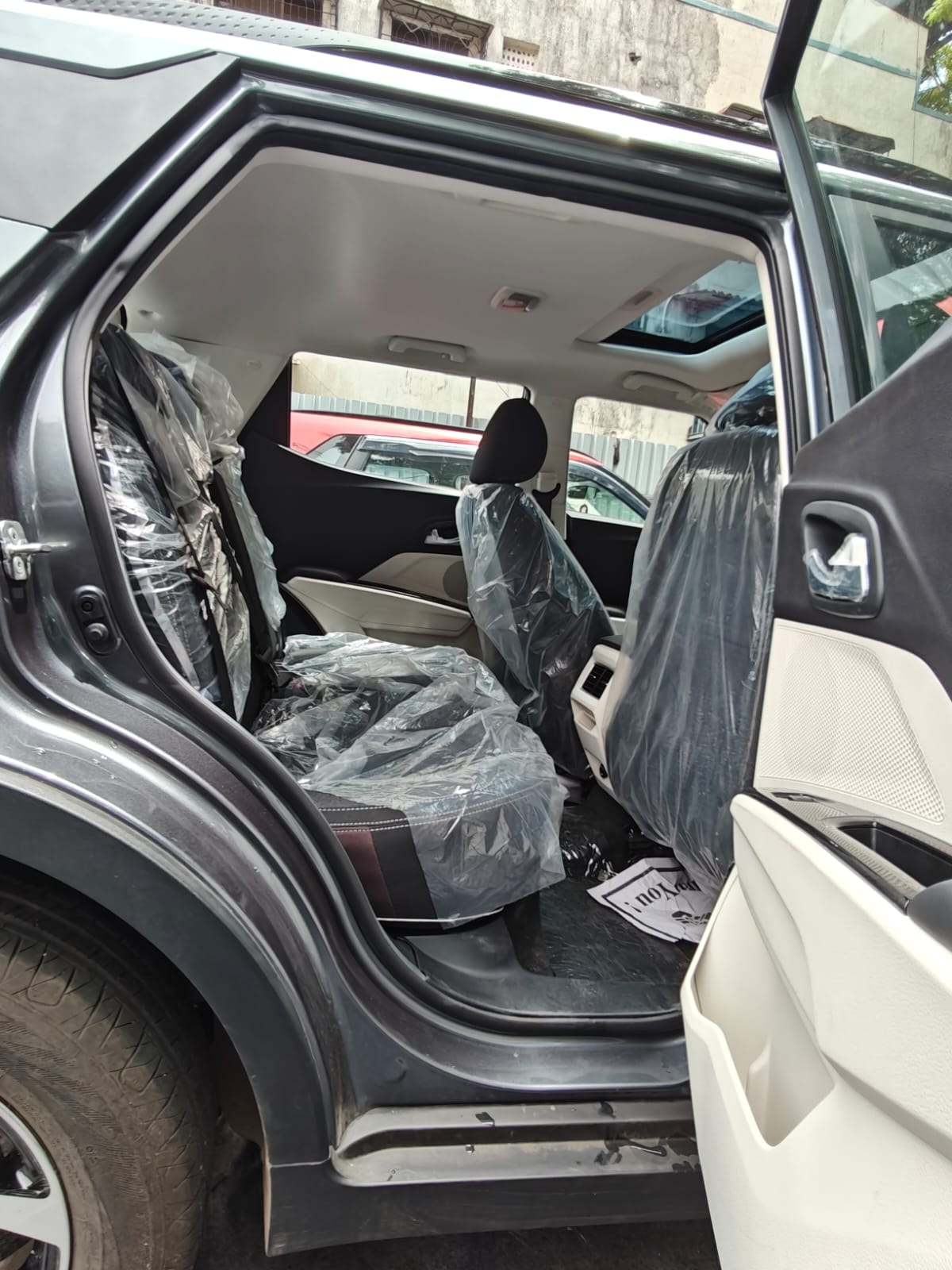 View 2025 Mahindra XUV 3XO AX5L 1.2 TGDi Image 5 Used 2025 Mahindra XUV 3XO AX5L 1.2 TGDi Image 5