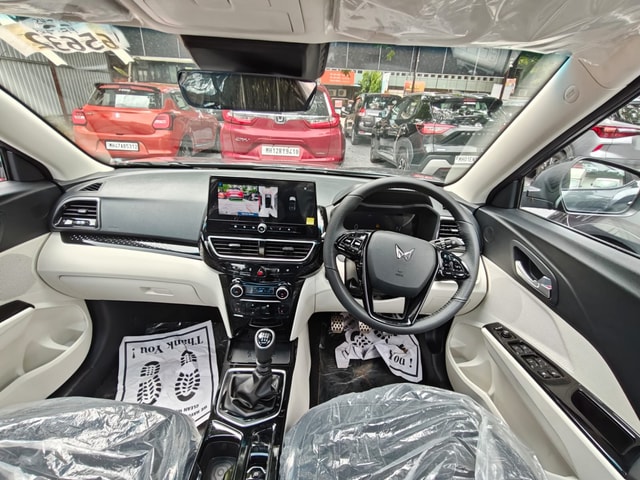 View Mahindra XUV 3XO Image 9 Used Mahindra XUV 3XO Image 9