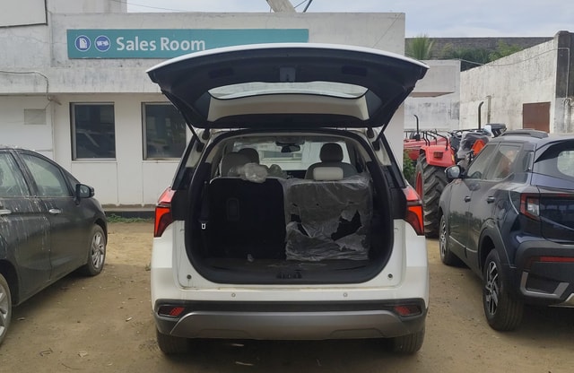 View Mahindra XUV700 Image 16 Used Mahindra XUV700 Image 16