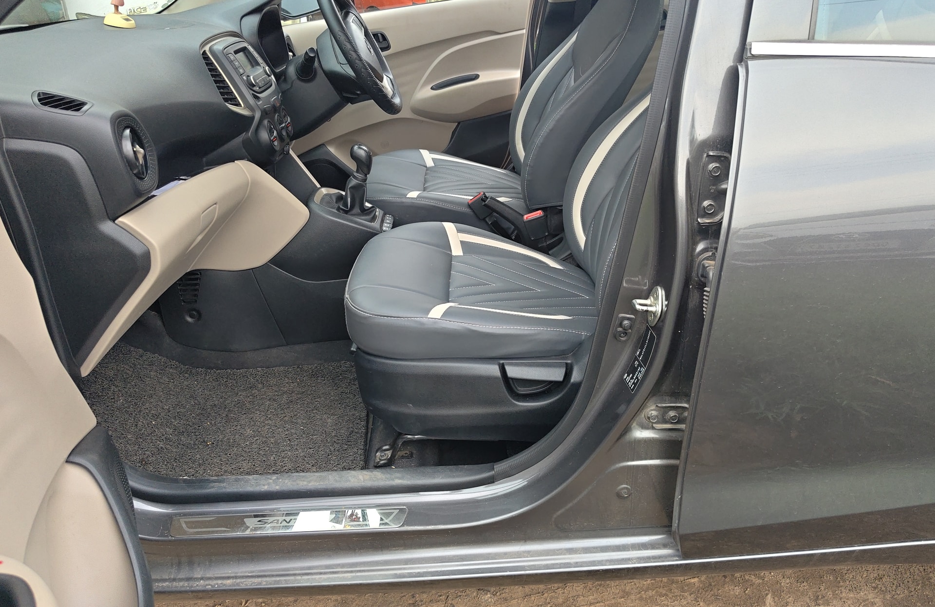 View 2020 Hyundai New Santro Magna Petrol Image 13 Used 2020 Hyundai New Santro Magna Petrol Image 13