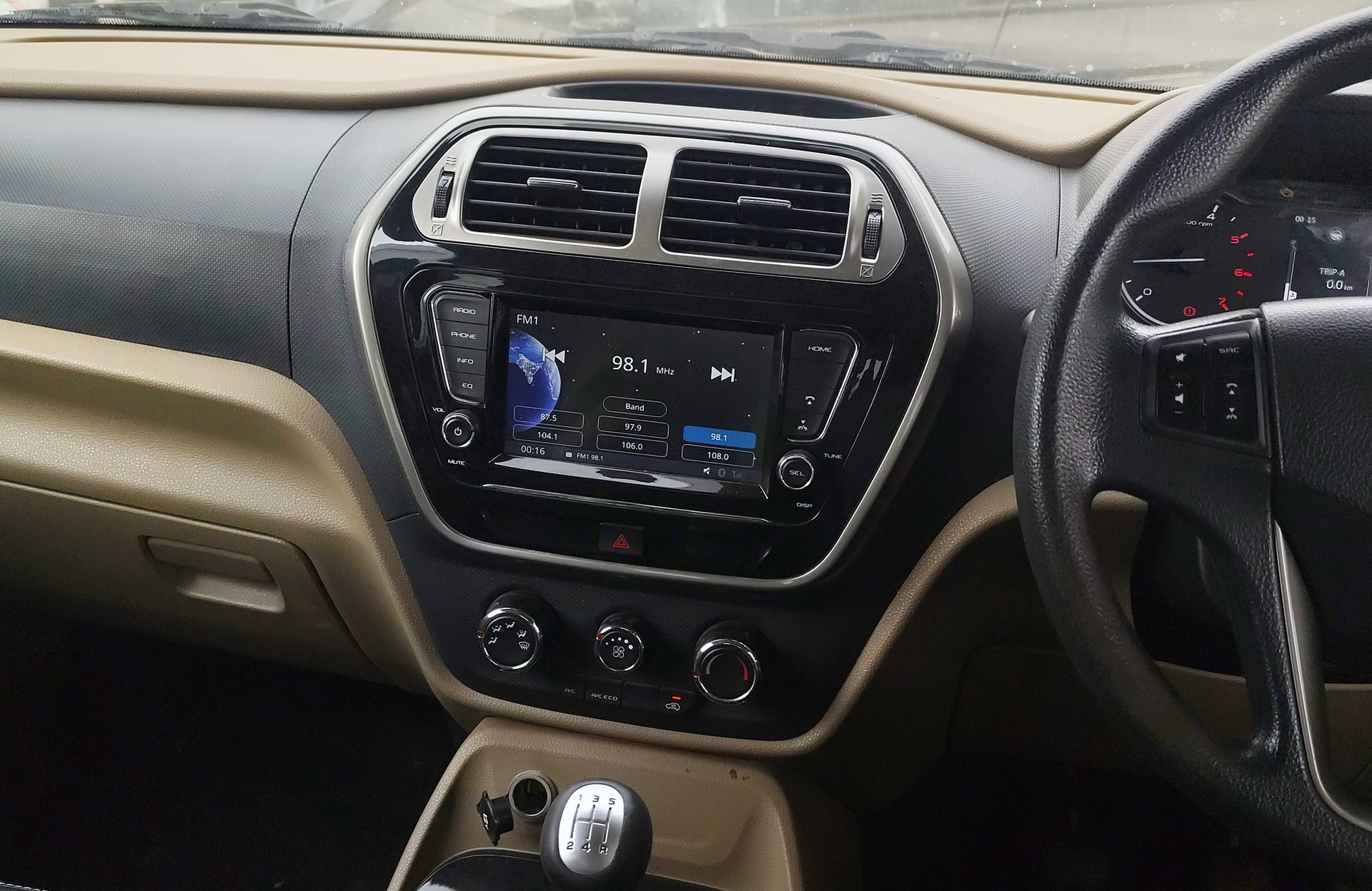 Used 2021 Mahindra Bolero Neo Used 2021 Mahindra Bolero Neo
